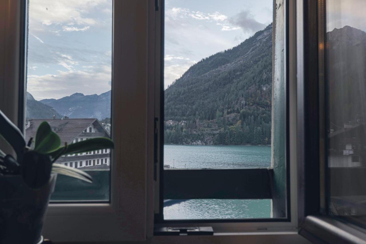 Una Civetta sul Lago Alleghe Esterno foto