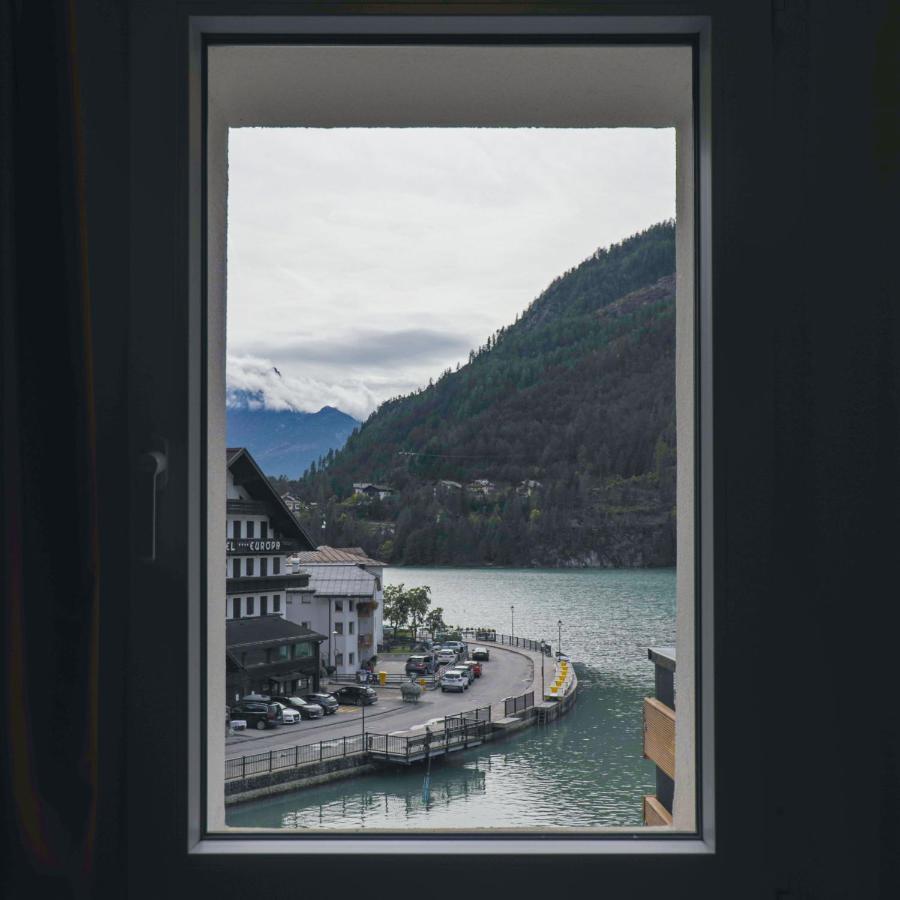 Una Civetta sul Lago Alleghe Esterno foto