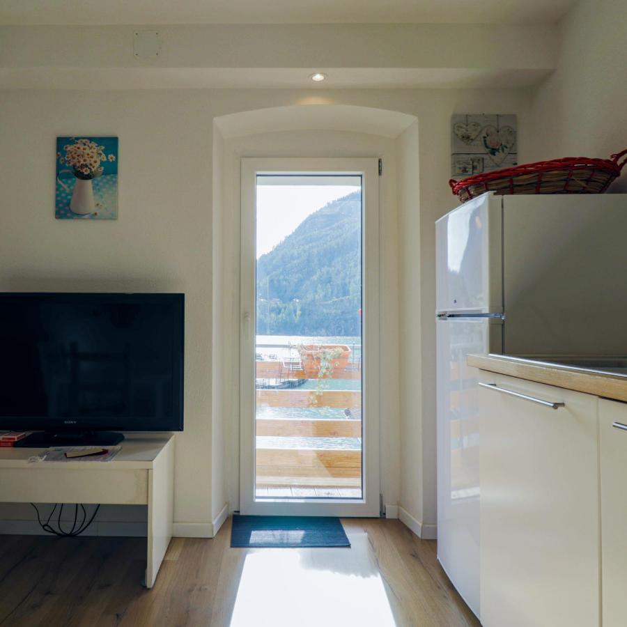 Una Civetta sul Lago Alleghe Esterno foto