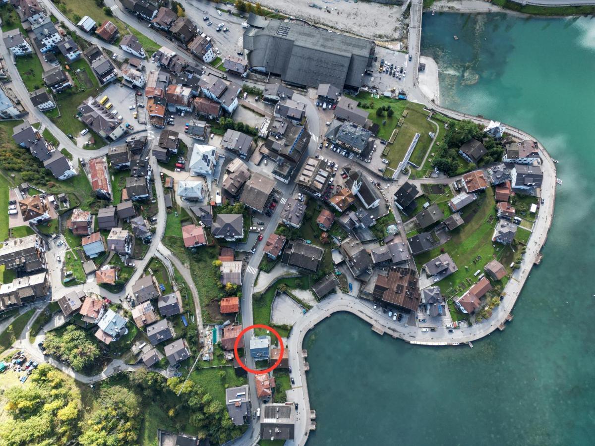 Una Civetta sul Lago Alleghe Esterno foto
