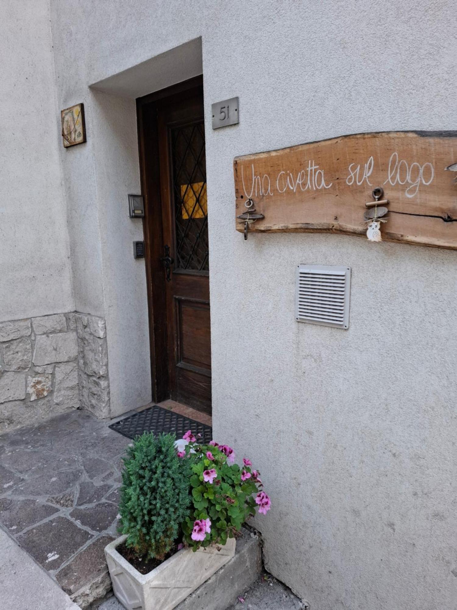Una Civetta sul Lago Alleghe Esterno foto